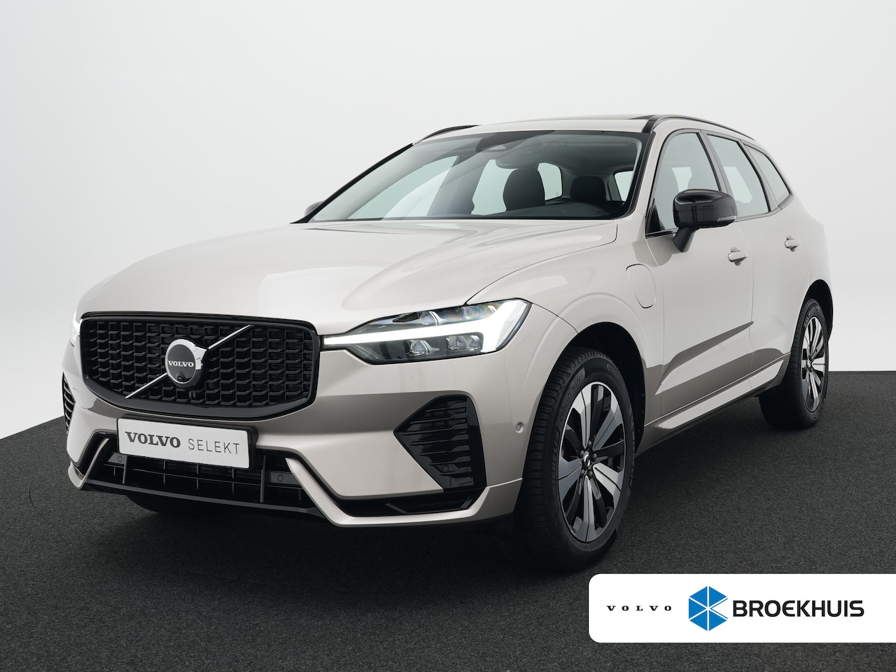 Volvo XC60 - T6 Recharge AWD Plus Dark | Panoramadak | 360° Camera | Trekhaak | All Season | Leder | Ke - AutoWereld.nl