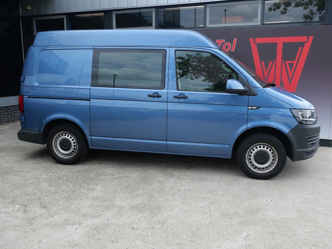 Volkswagen Transporter - 2.0 TDI L1H2 TRENDLINE | ROLSTOEL BUS MET LIFT | AUTOMAAT | AIRCO | NL-AUTO!! - AutoWereld.nl