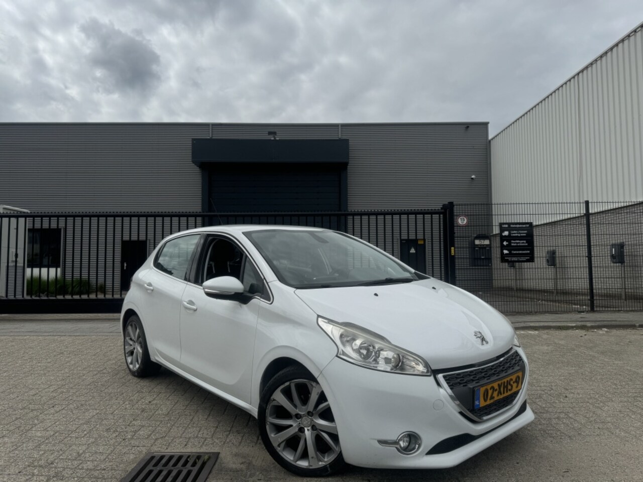 Peugeot 208 - 1.6 e-HDi Allure 6Bak Leer Clima Stoelverw - AutoWereld.nl