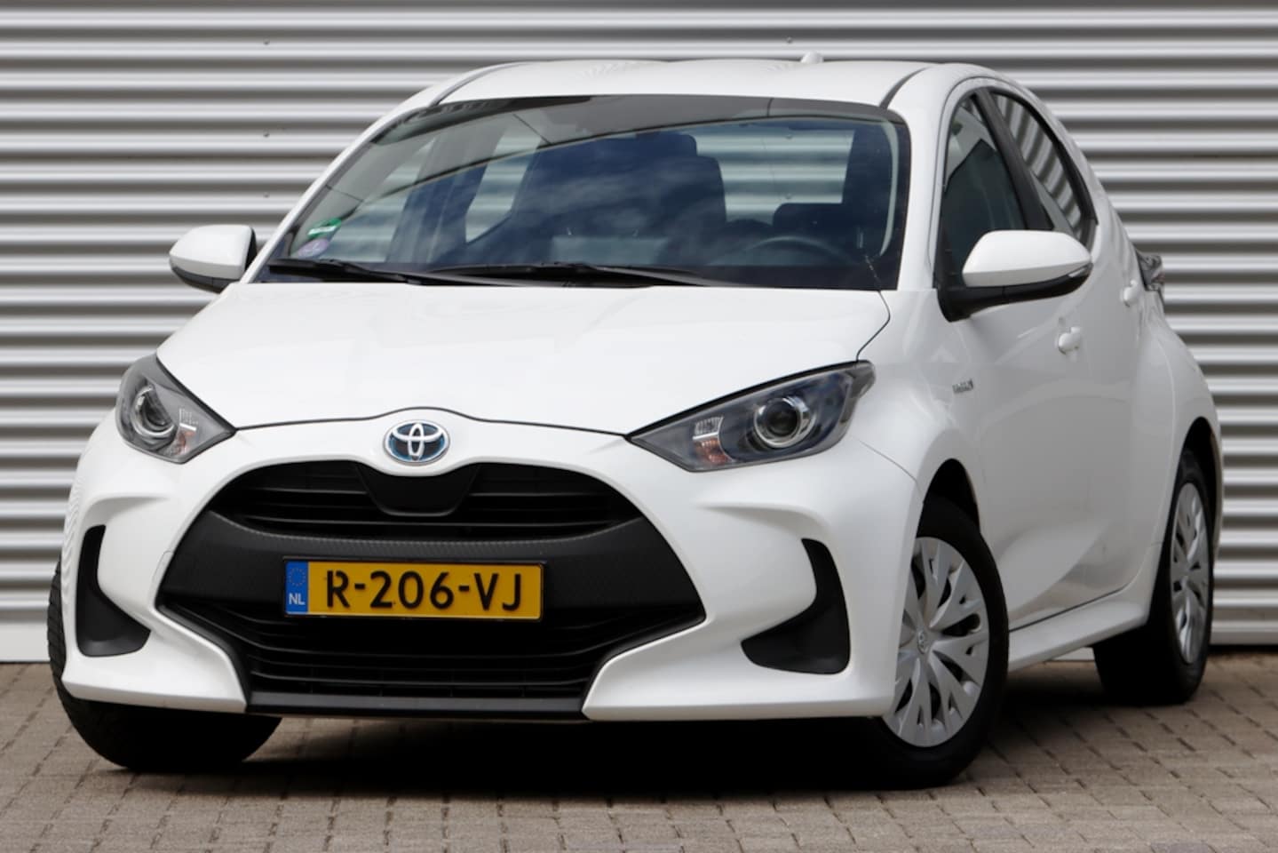 Toyota Yaris - 1.5 Hybrid Active Navi / St.Verw. / Trekh. - AutoWereld.nl
