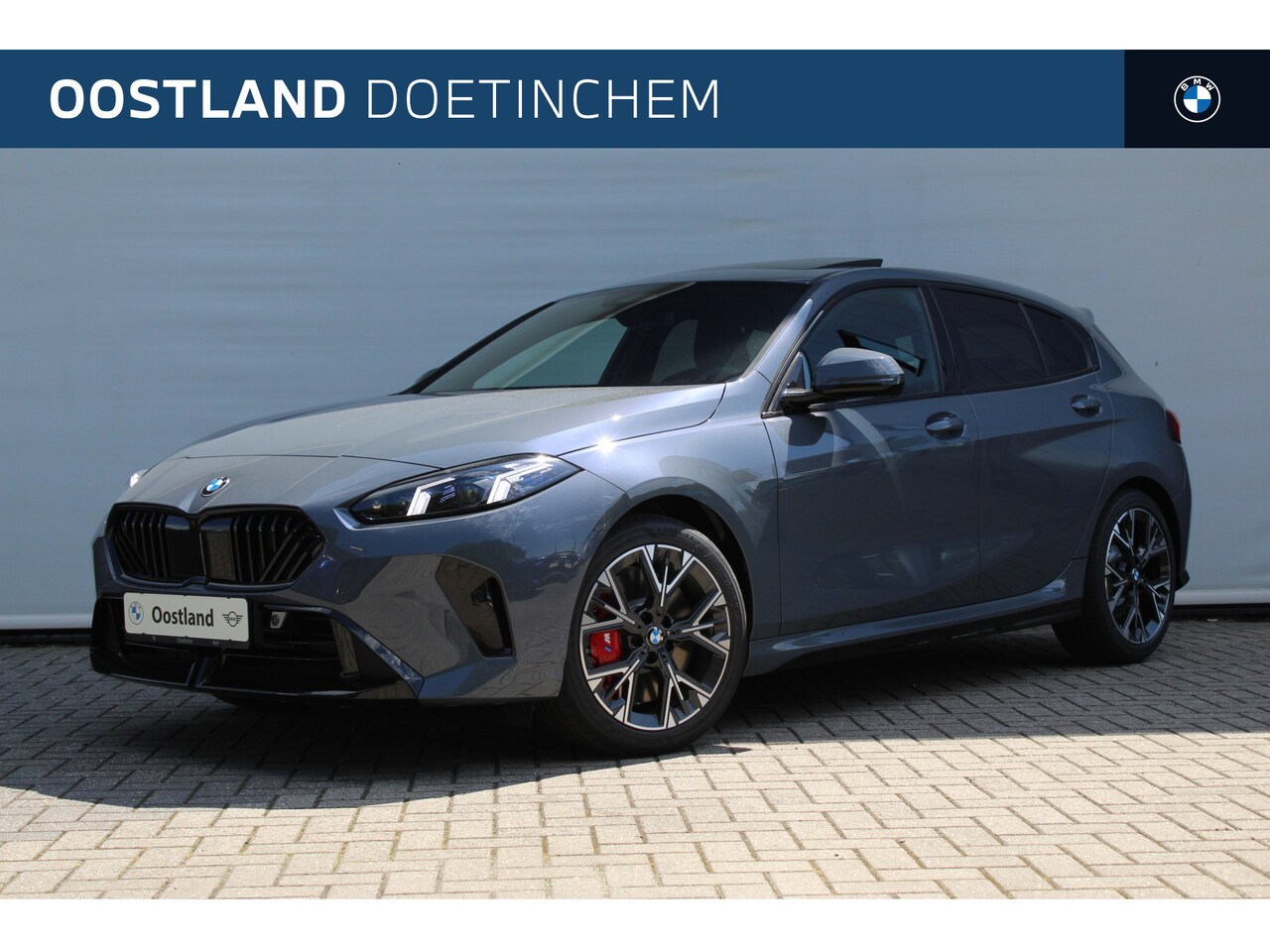 BMW 1-serie - 120 M Sport Automaat / Panoramadak / Trekhaak / Sportstoelen / Achteruitrijcamera / M Adap - AutoWereld.nl
