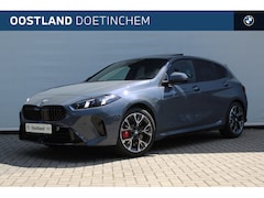 BMW 1-serie - 120 M Sport Automaat / Panoramadak / Trekhaak / Sportstoelen / Achteruitrijcamera / M Adap