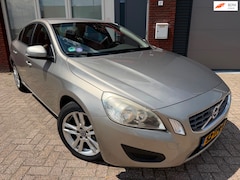Volvo S60 - 1.6 T3 Kinetic / Leder / Clima / Cruise / LM