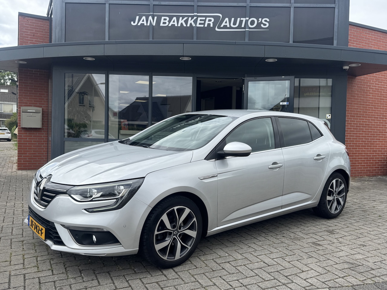 Renault Mégane - 1.2 TCe Bose ✅ PDC ✅ Cruise ✅ Bluetooth ✅ - AutoWereld.nl