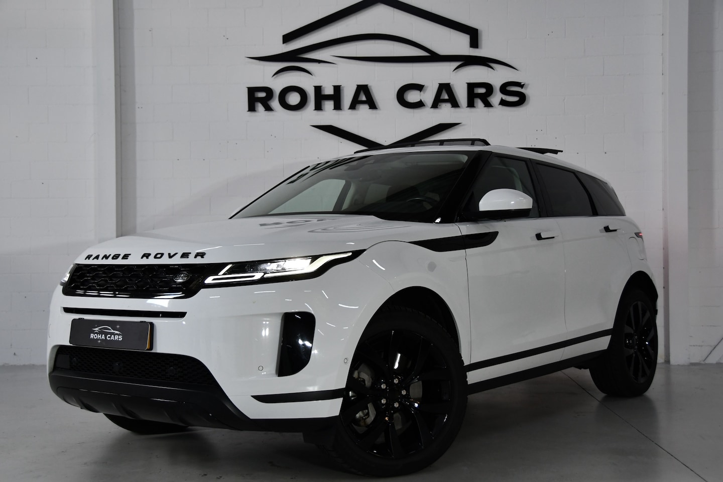 Land Rover Range Rover Evoque - P300e AWD SE, Pano, Sideassist - AutoWereld.nl