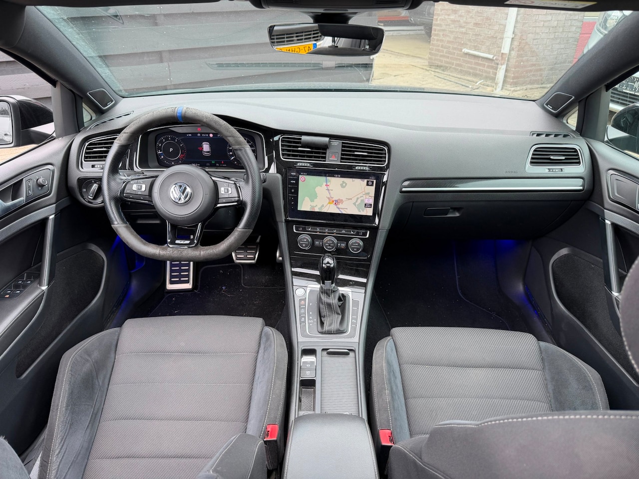 Volkswagen Golf - 2.0 TSI 4Motion R Pano I Dynaudio I Alcantara - AutoWereld.nl