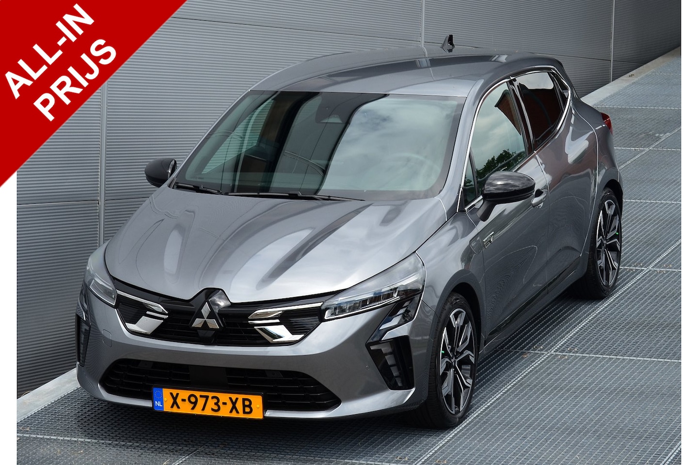 Mitsubishi Colt - HEV 1.6 FIRST EDITION | FULL HYBRID | ADAPTIEF CRUISE | STOEL & STUUR VERWARMING | FABRIEK - AutoWereld.nl