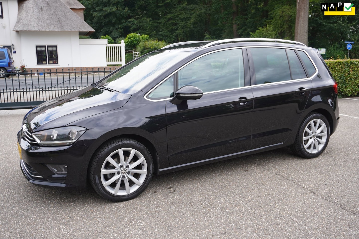 Volkswagen Golf Sportsvan - 1.2 TSI Highline Business Navi Pdc Trekhaak - AutoWereld.nl