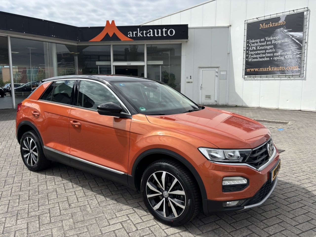 Volkswagen T-Roc - 1.0 TSI Style Navi Trekhaak Carplay Stoelverwarming - AutoWereld.nl
