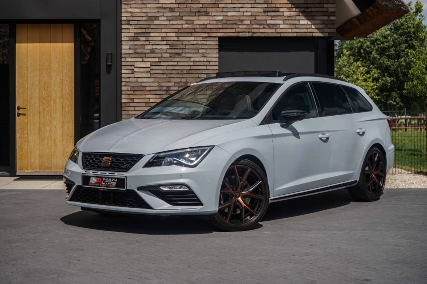 SEAT Leon ST - Cupra 300 4Drive Pano/Schaalstoel/Dynamic-Grey/DCC/ACC/VOL - AutoWereld.nl