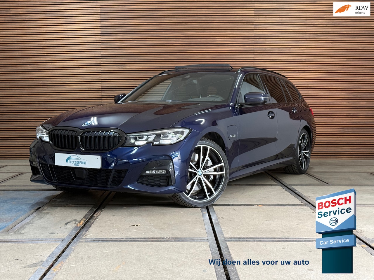 BMW 3-serie Touring - 330e High Executive | Panorama | ACC | Trekhaak | 360° Camera | HiFi | Leder/Alcantara | T - AutoWereld.nl