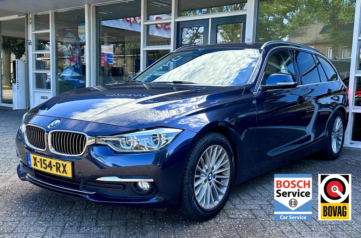 BMW 3-serie Touring - 318i Luxury Led, Leer, Climat, Pdc, Trekhaak, LM.. - AutoWereld.nl