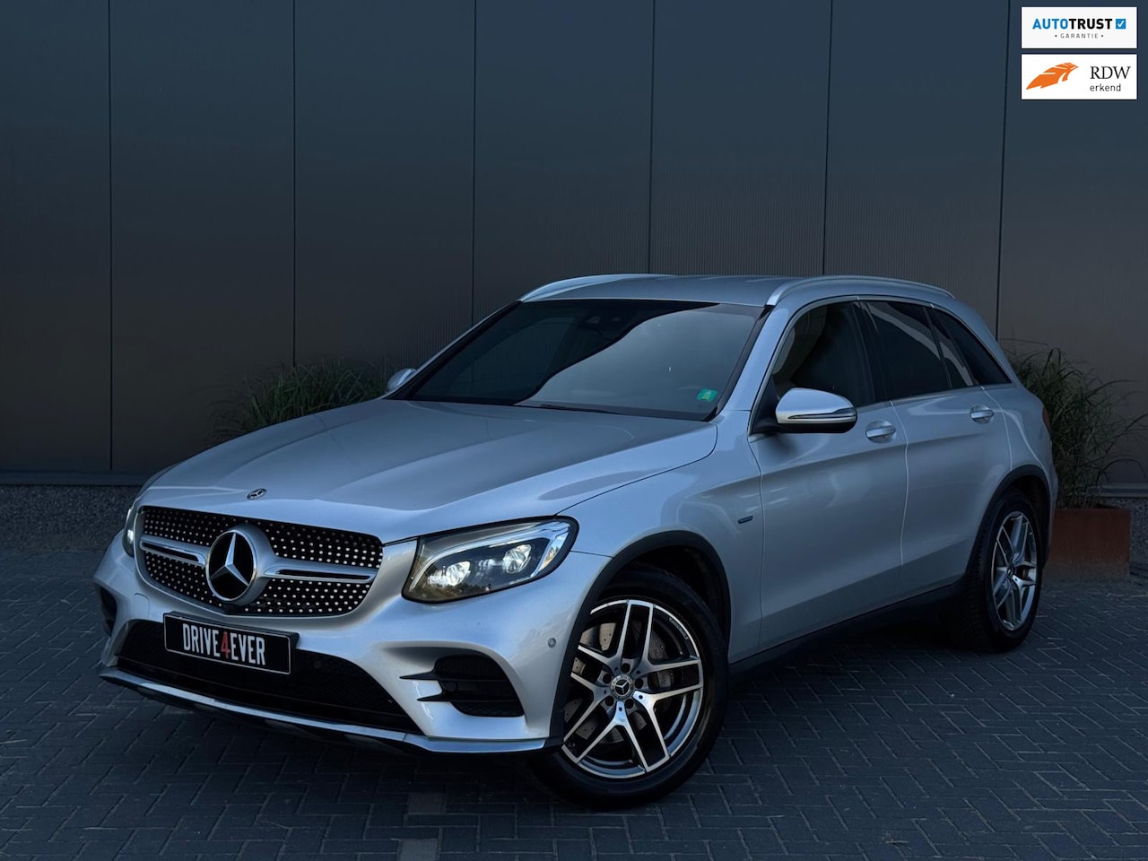 Mercedes-Benz GLC-klasse - 350e 4MATIC AMG M18 NAVI|LEDER|SPORTVELGEN|CAMERA|LED - AutoWereld.nl