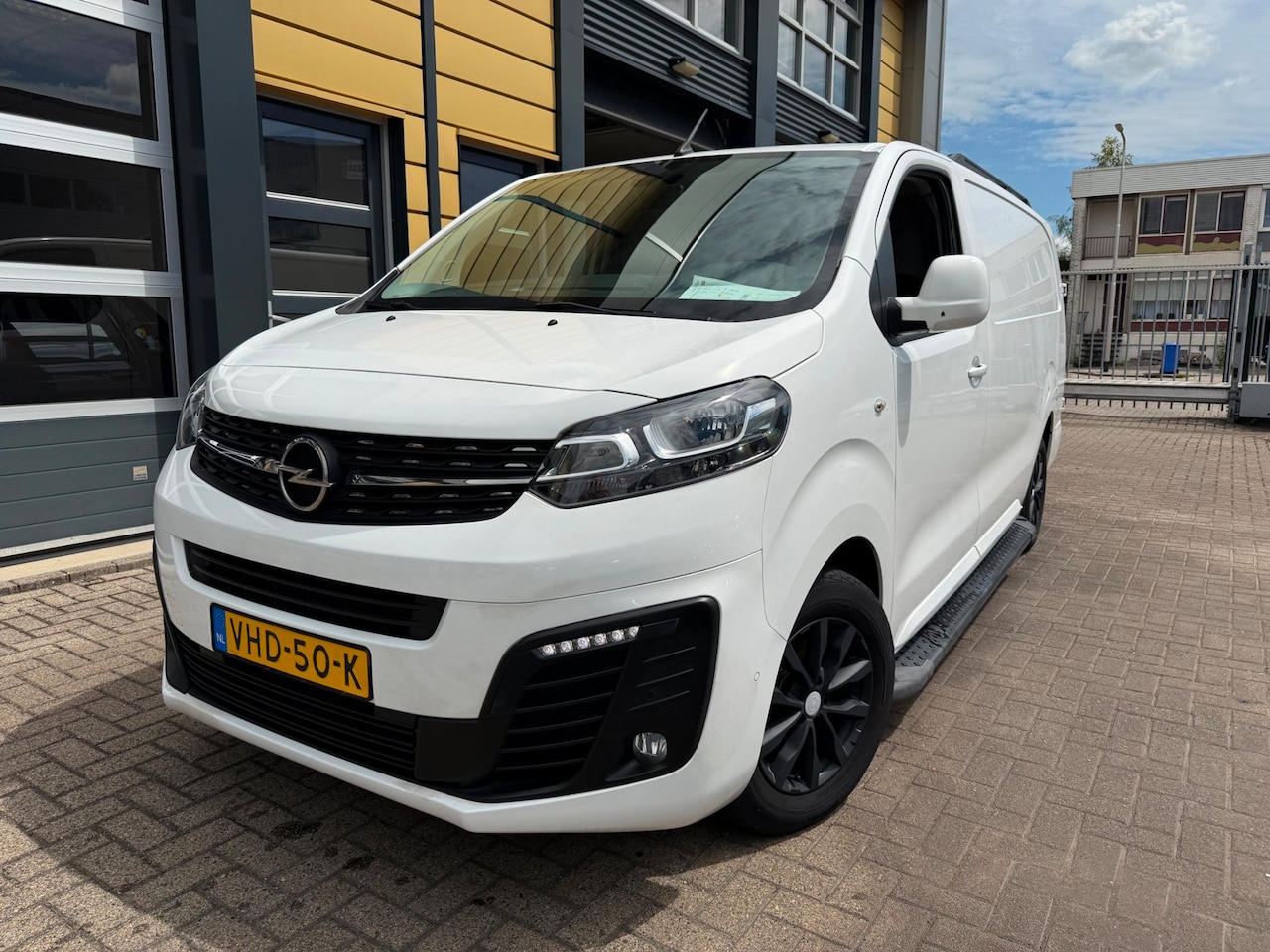 Opel Vivaro - 2.0 CDTI L3H1 Edition | Navi | Trekhaak | Carplay | 13000km!! - AutoWereld.nl
