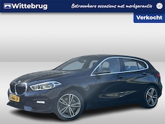 BMW 1-serie - 118i Business Edition / Navigatie / App connect / Stoel+stuur verwarming / Parkeersensoren