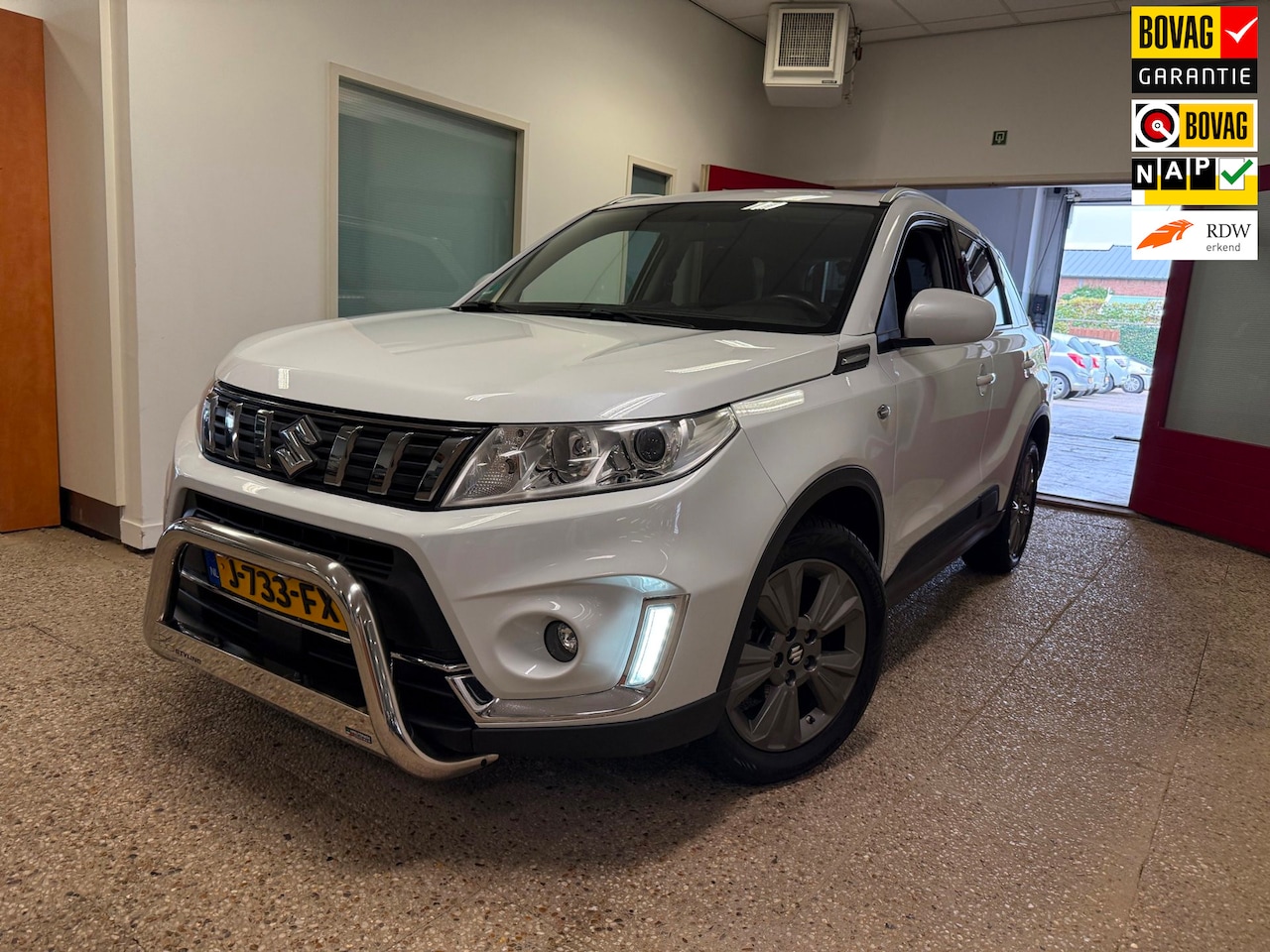 Suzuki Vitara - 1.0 Boosterjet Select Automaat | Navi |Carplay | Trekhaak | All Season - AutoWereld.nl