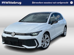 Volkswagen Golf - 1.5 eHybrid 272pk DSG GTE / Panorama dak / Zwenkbare trekhaak / Black style / IQ-Led / 18'