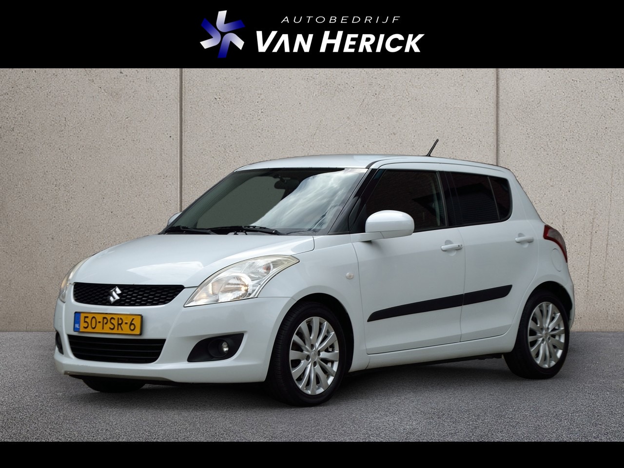 Suzuki Swift - 1.2 Exclusive EASSS | Cruise Control | Climate Control | LM velgen - AutoWereld.nl