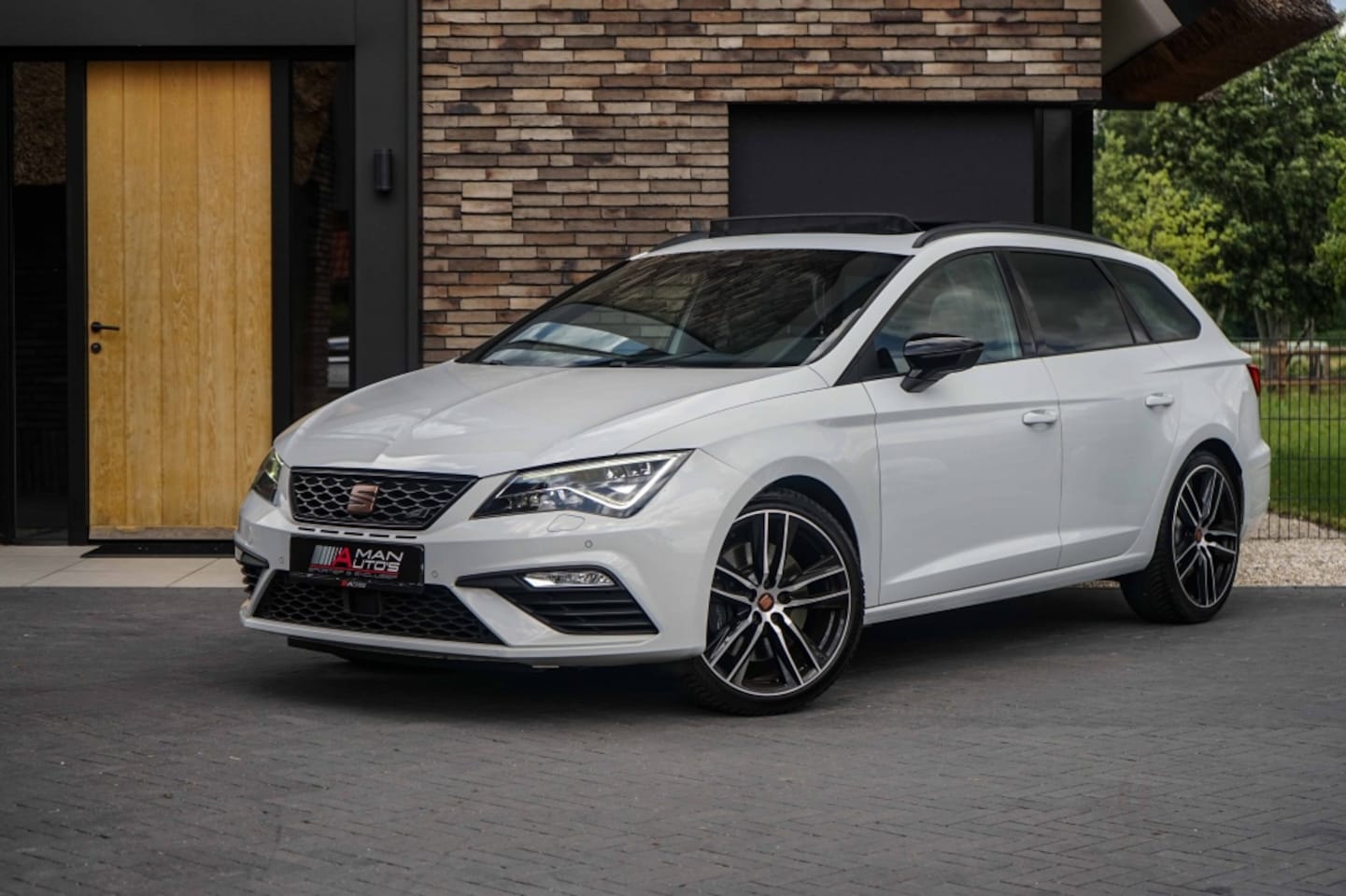 SEAT Leon ST - Cupra 300 4Drive - AutoWereld.nl