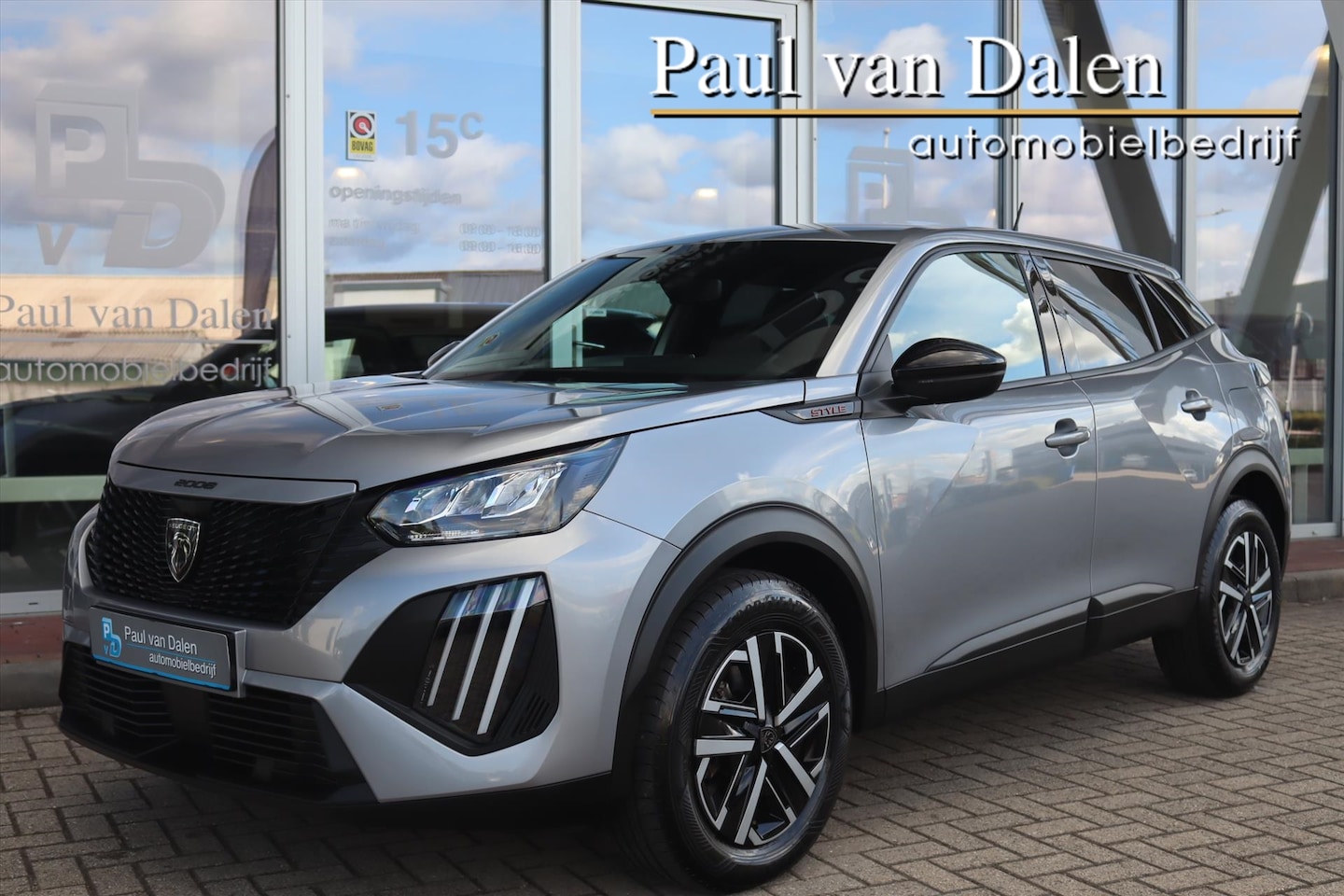 Peugeot 2008 - 1.2 HYBRID 145PK AUTOMAAT STYLE Navi carplay | Led Koplampen | Dab | Clima | Cruise | Carp - AutoWereld.nl