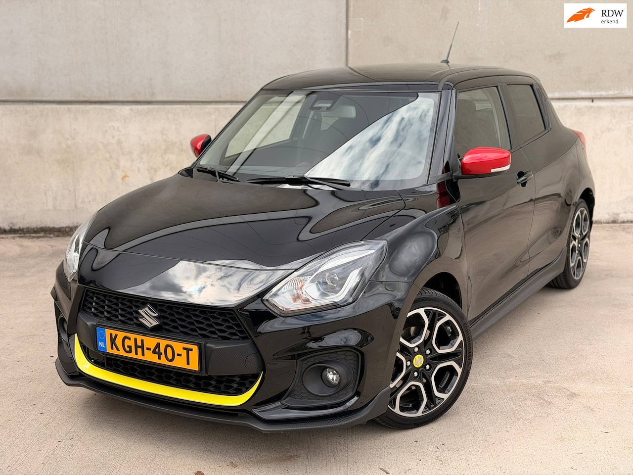 Suzuki Swift - 1.4 Sport Smart Hybrid Camera CarPlay ACC 17'' LED Stoelverwarming - AutoWereld.nl