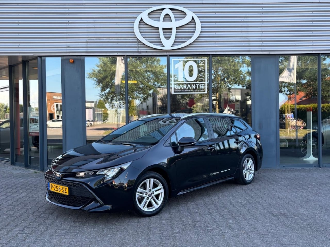 Toyota Corolla Touring Sports - 1.8 Hybrid Active | Automaat | Apple Carplay | A.camera | Lage k - AutoWereld.nl