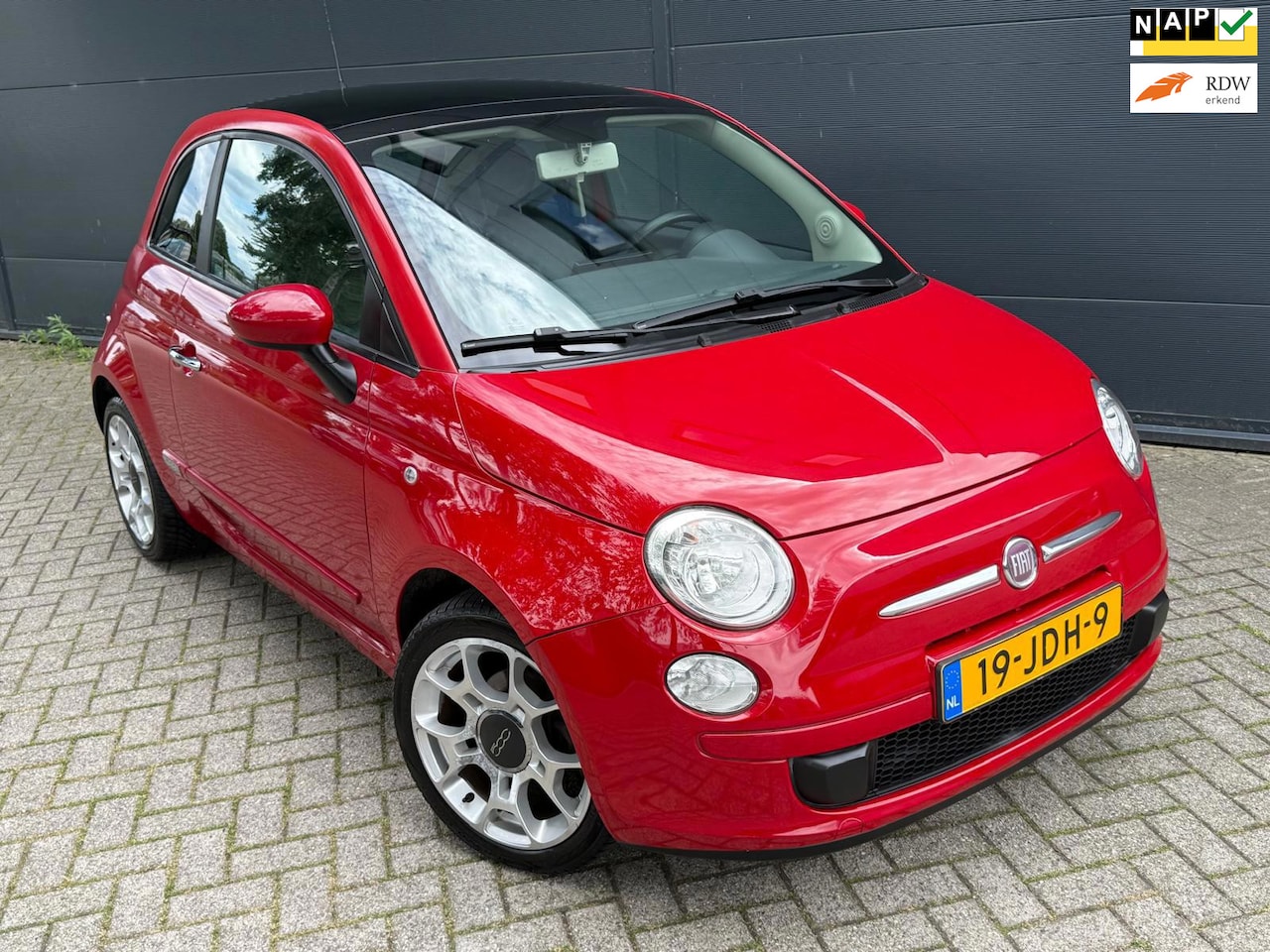Fiat 500 - 1.2 Sport/Automaat/Carplay/panorama/camera/Airco - AutoWereld.nl