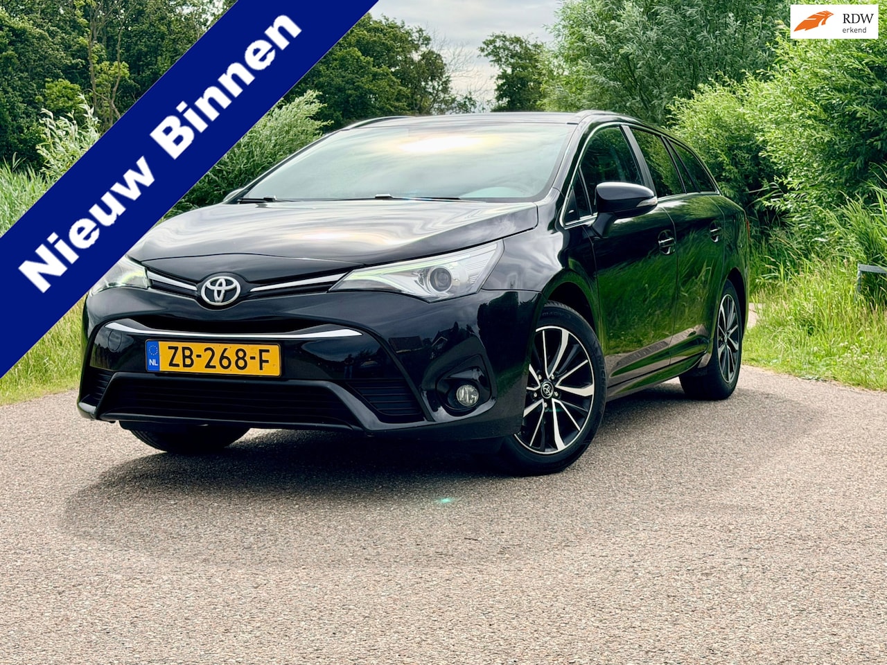 Toyota Avensis Touring Sports - 1.8 VVT-i SkyView Edition PANO CAMERA NAVI ECC GOED ONDERHOUDEN - AutoWereld.nl
