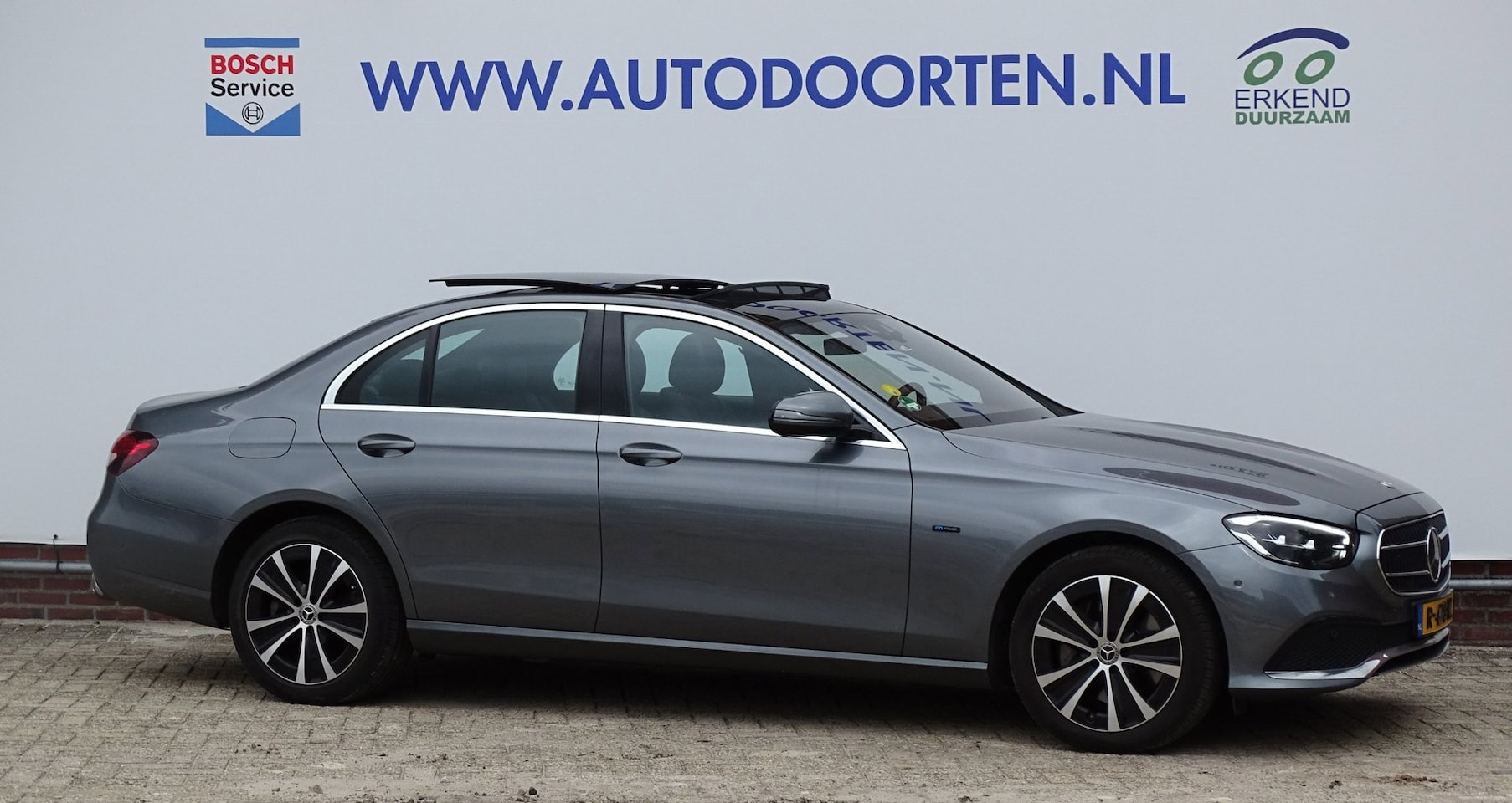 Mercedes-Benz E-klasse - 300 e Exclusive Line|Pano|Ambiance|Snel Binnen - AutoWereld.nl