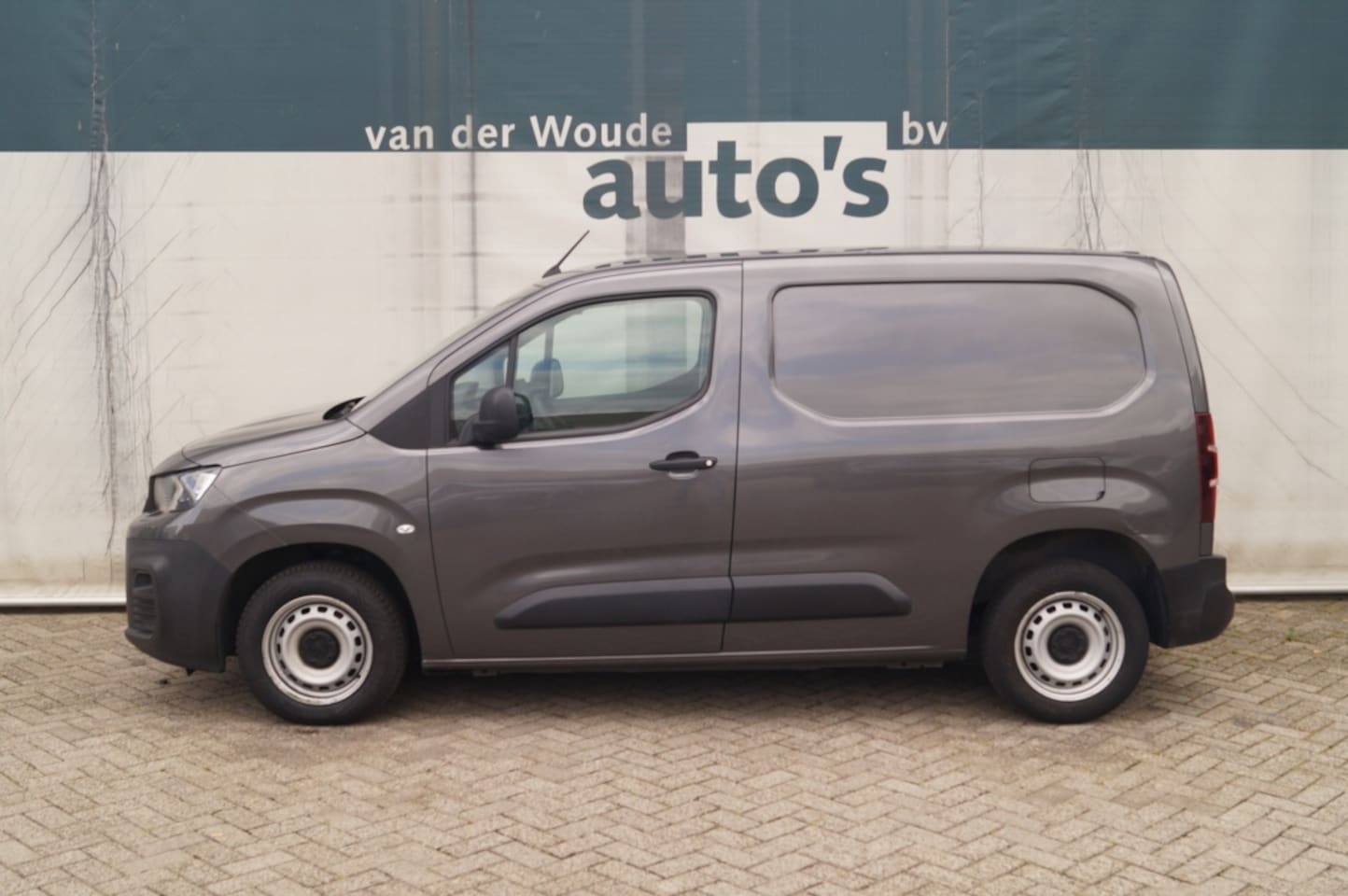 Peugeot Partner - 1.5 BlueHDI Asphalt -NAVI-CAM-DAB- - AutoWereld.nl