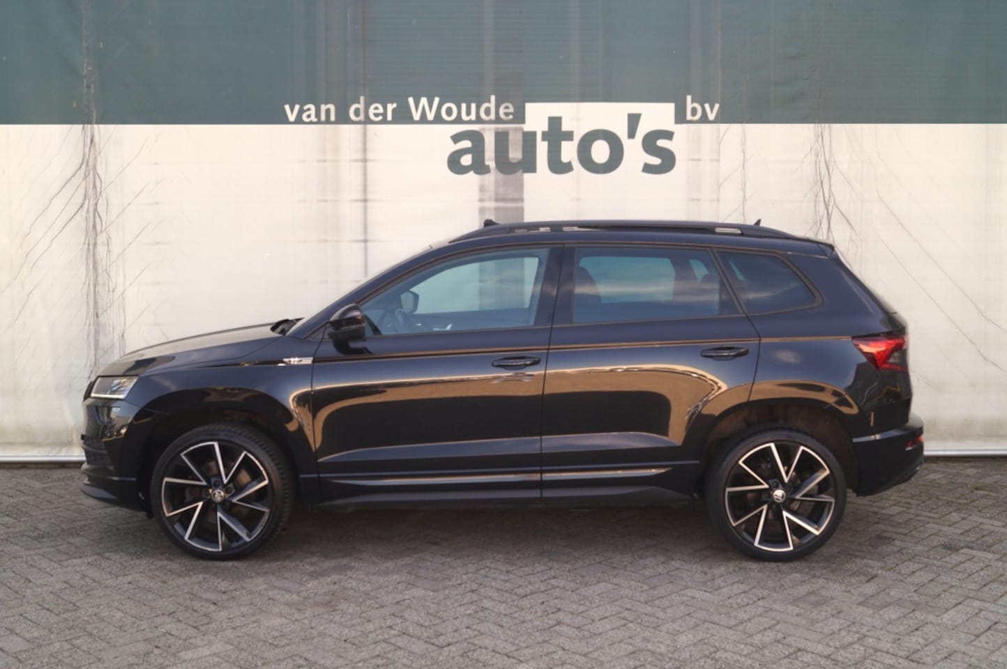 Skoda Karoq - 1.5 TSI 150pk DSG Sportline Business -PANO-ECC-NAVI- - AutoWereld.nl