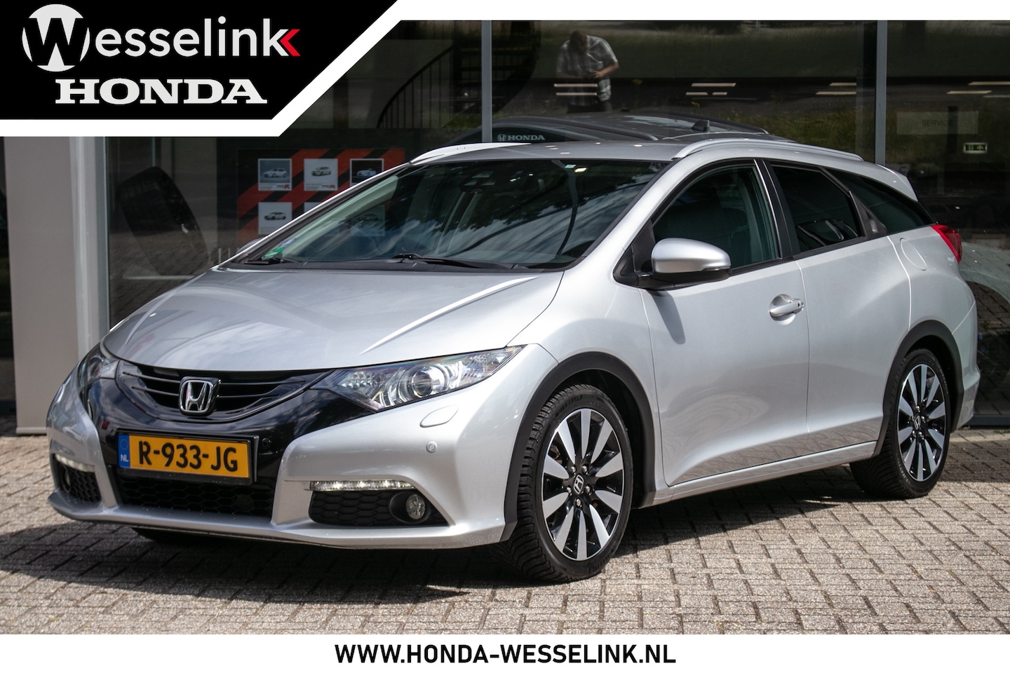 Honda Civic Tourer - 1.8i-Vtec Executive Automaat - Leder | Adas pack | Navi/camera | All seasons - AutoWereld.nl