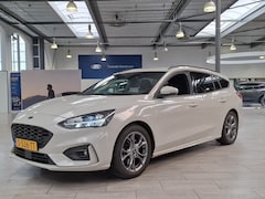 Ford Focus Wagon - EcoBoost Hybrid 125pk ST-Line | 100% Dealer onderhouden | Trekhaak | Winterpack | Camera |
