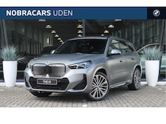 BMW iX1 - eDrive20 M Sport / Panoramadak / Sportstoelen / M Adaptief onderstel / Achteruitrijcamera