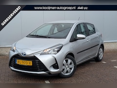 Toyota Yaris - 1.5 Hybrid Aspiration Parkeercamera-L.M. velgen-Cruise control-Metallic lak