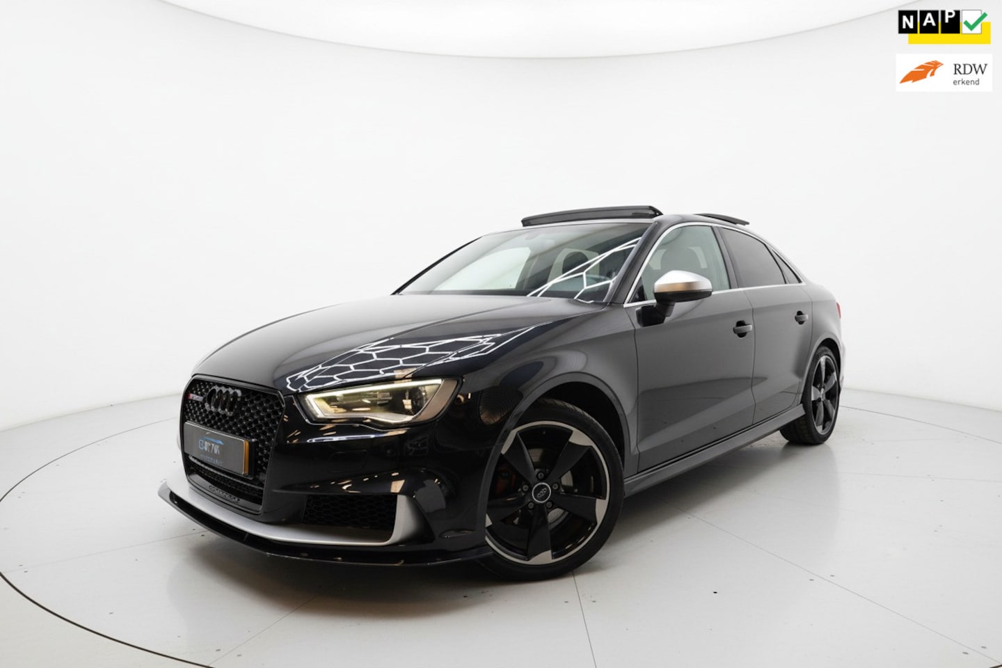 Audi A3 Limousine - 1.4 TFSI CoD LIMO PANO RS LOOK UITLATEN - AutoWereld.nl