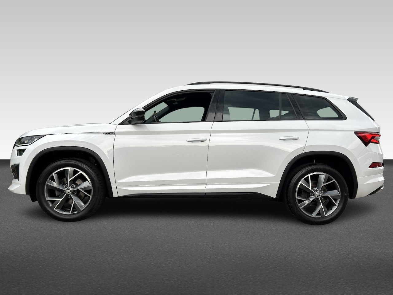 Skoda Kodiaq - Sportline Business | Achteruitrijcamera | Bluetooth telefoonvoorbereiding en draadloos opl - AutoWereld.nl