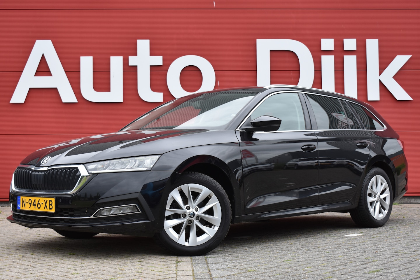 Skoda Octavia Combi - 1.0 e-TSI Business Edition LED | Carplay | Camera | Navi | Clima | Cruise | PDC V+A | LMV - AutoWereld.nl