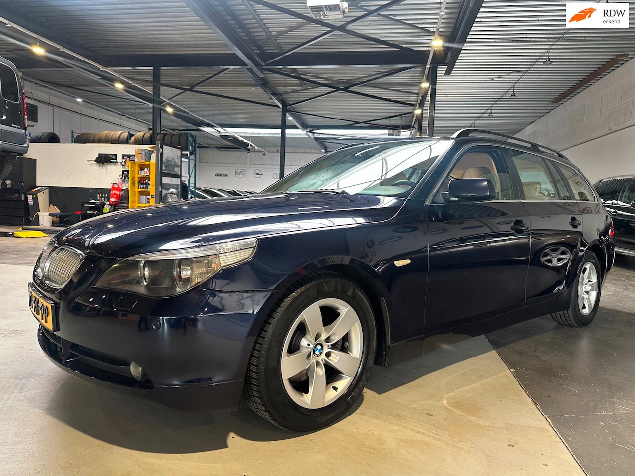 BMW 5-serie Touring - 523i Executive/Trekhaak/Leder/Navi/Apk nieuw bij aflevering - AutoWereld.nl