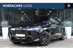 BMW iX - xDrive60 M Sport / Panoramadak Sky Lounge / Parking Assistant Professional / Adaptieve LED