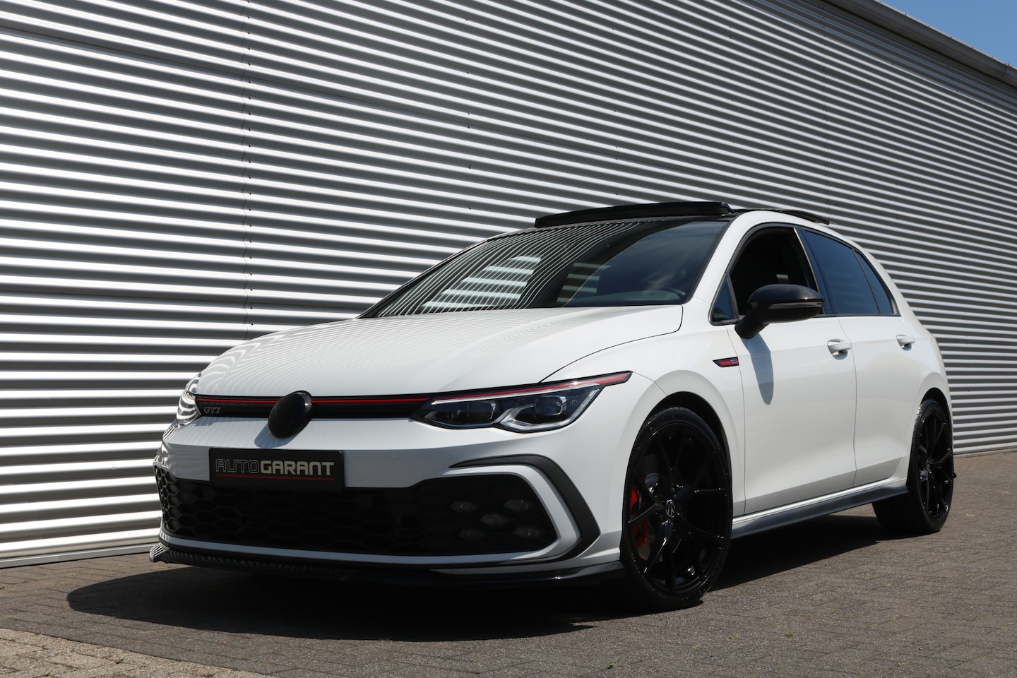 Volkswagen Golf - 2.0 TSI GTI DSG (Panoramadak Sportinterieur Carplay Navi/Camera ACC 19InchLMV IQ-Light Pdc - AutoWereld.nl