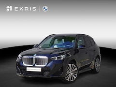 BMW iX1 - eDrive20 M Sportpakket | Premium Pack | Trekhaak met elektrisch wegklapbare kogel | Glazen
