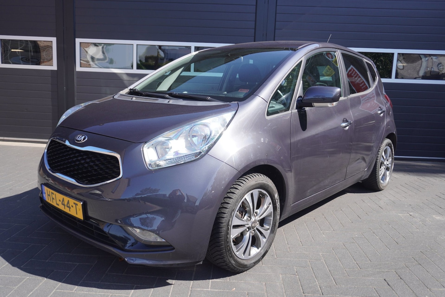 Kia Venga - 1.4 Airco/Navi/Camera/Park.sensor achter/Stuur- en stoel verwarmd - AutoWereld.nl