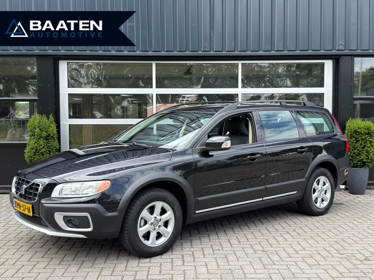 Volvo XC70 - 3.2 Kinetic|Dealer onderhouden|1e eig.|Leder|Trekhaak - AutoWereld.nl
