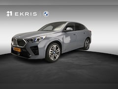 BMW iX2 - xDrive30 M-Sportpakket | HUD | Adaptief onderstel | Panoramadak | Harman-Kardon | Park ass