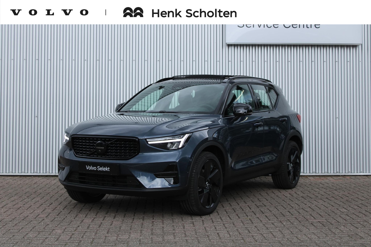 Volvo XC40 - 2.0 B4 Plus Black Edition | Panorama dak| Noodreservewiel| 360graden camera rondomzicht| V - AutoWereld.nl