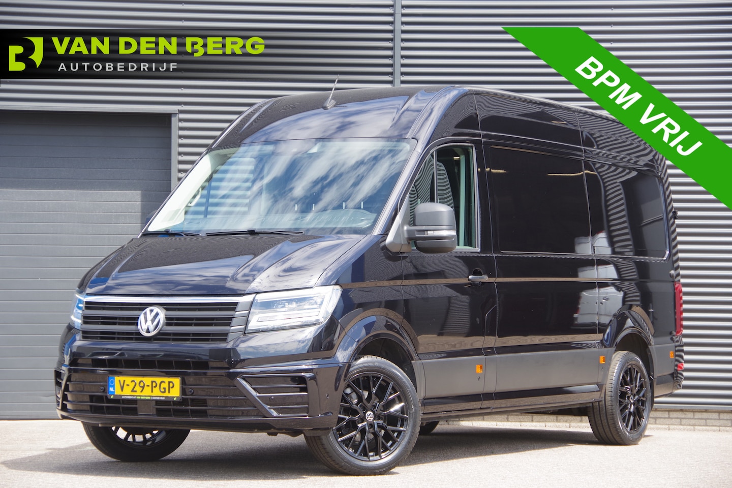 Volkswagen Crafter - 35 2.0 TDI L3H3(L2H2) Highline 177PK AUT. LED, TREKHAAK, STOELVERWARMING, CAMERA, NAVI, CR - AutoWereld.nl