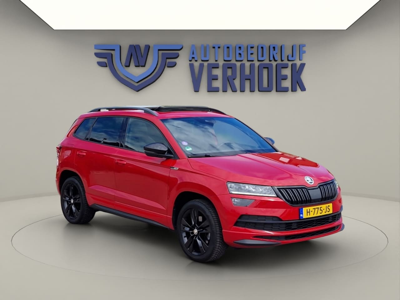 Skoda Karoq - 1.5 TSI Sportline Automaat - Panodak - NL Auto - Trekhaak - AutoWereld.nl