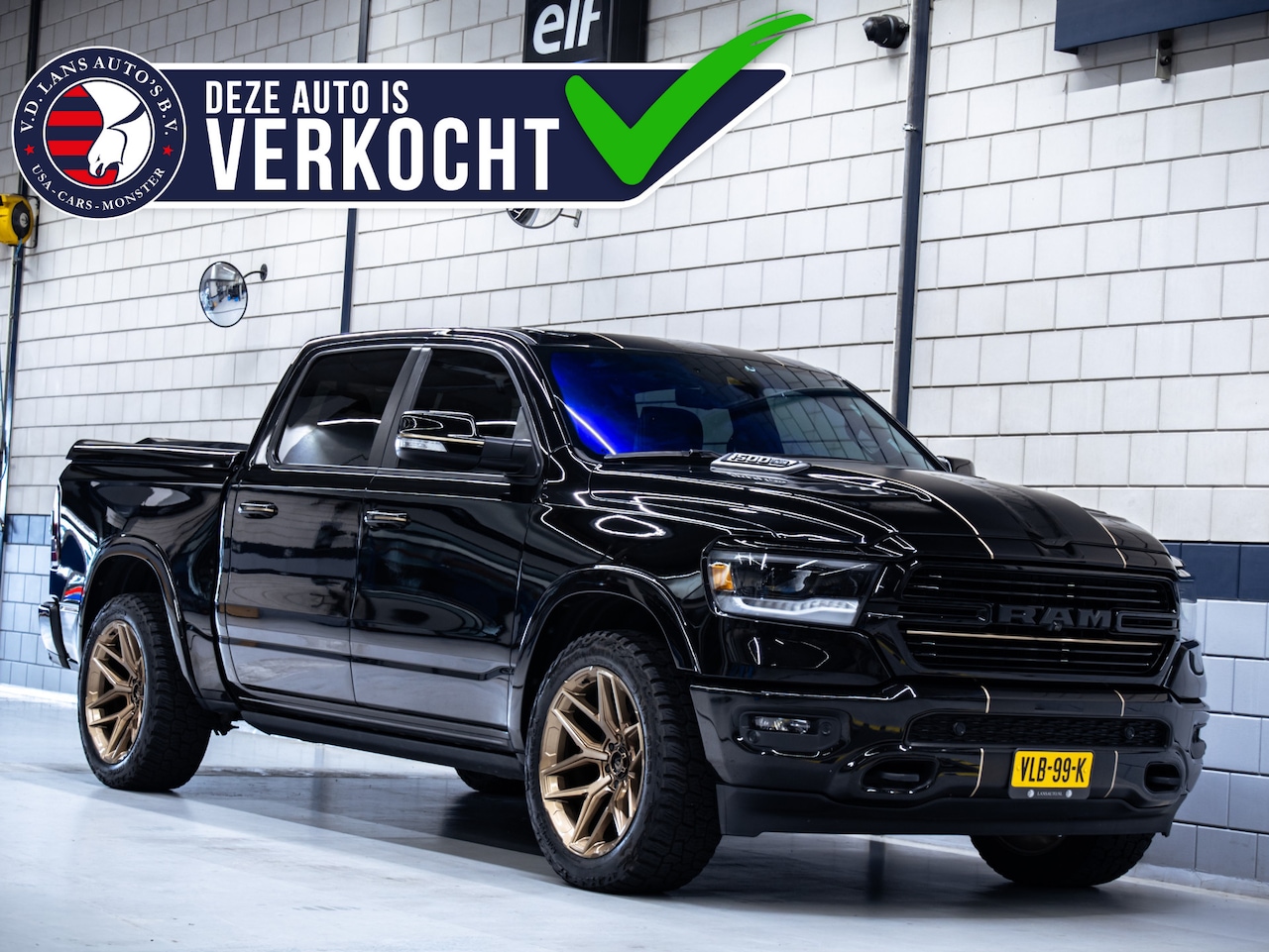 Dodge Ram 1500 - 5.7 V8 4x4 Crew Cab Laramie Night | 22" Breedset | Striping - AutoWereld.nl
