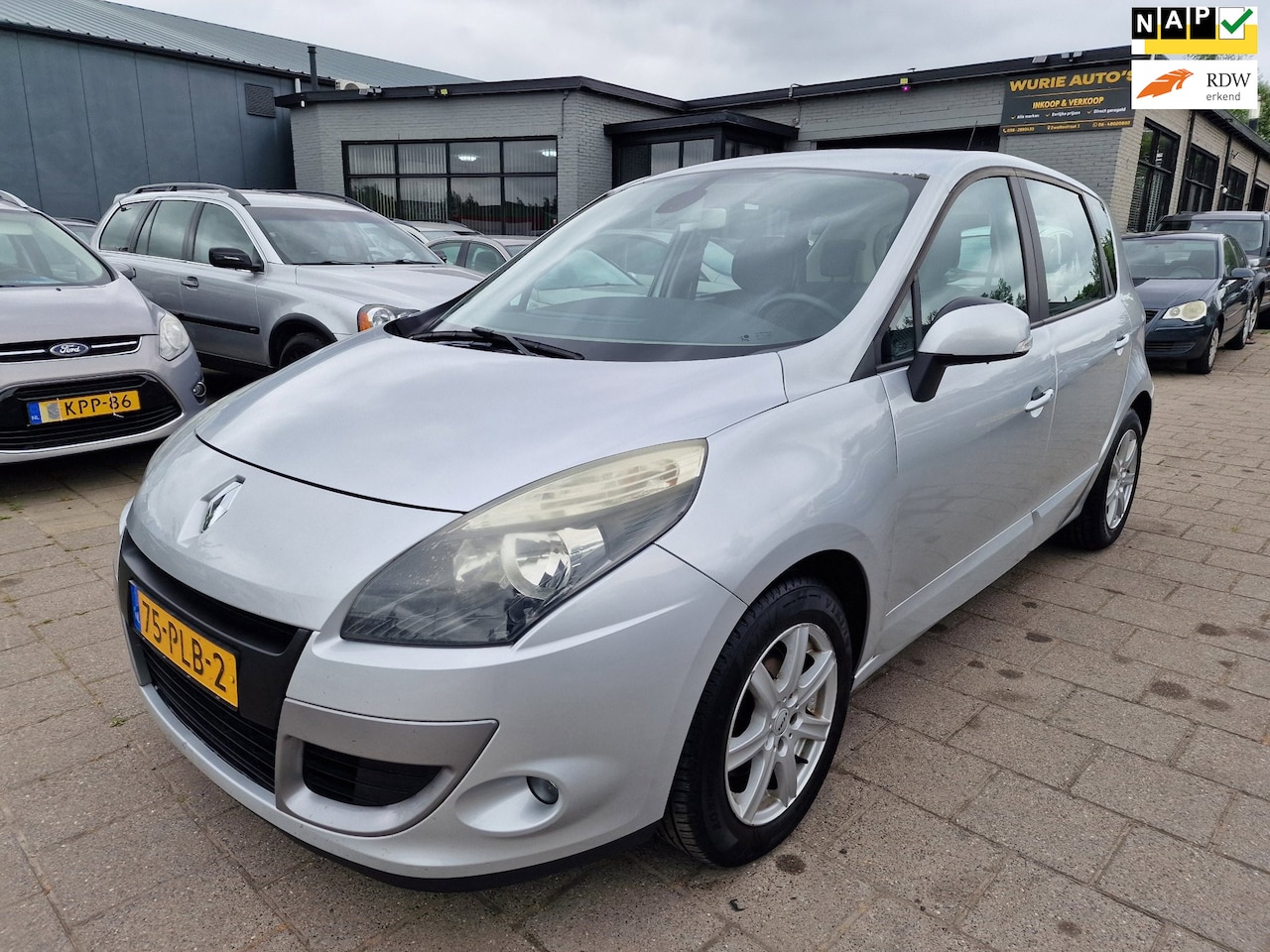 Renault Scénic - 2.0 Expression/Automaat/Apk 03-3-2027 - AutoWereld.nl